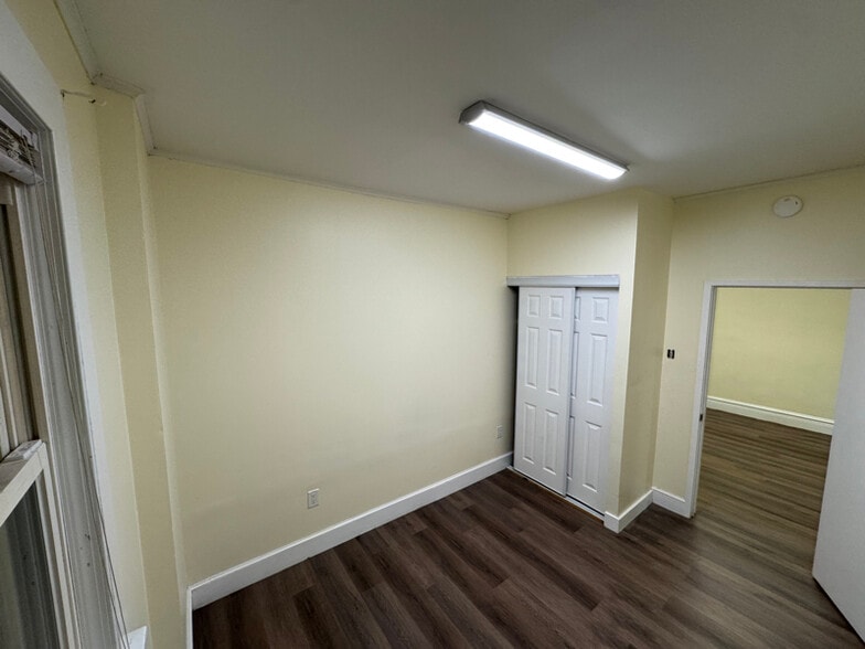 Building Photo - 135 W Market St