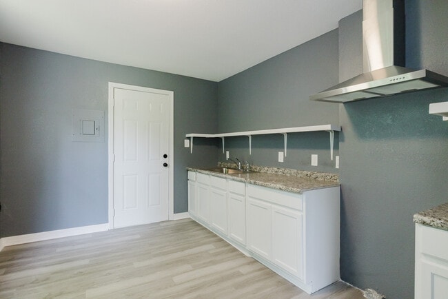 Building Photo - 114 Wilson St