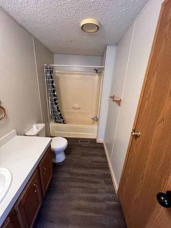 Building Photo - 2 Bedroom 2 Bath Updated Mobile Home in Cliffview Mobile Home Park. Very well kept-up area.