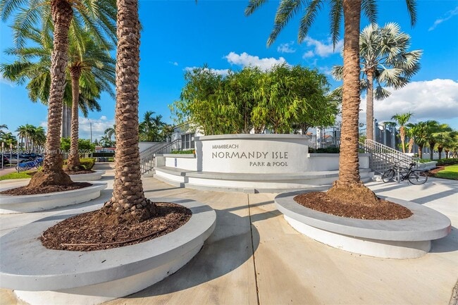 Building Photo - 1545 Normandy Dr