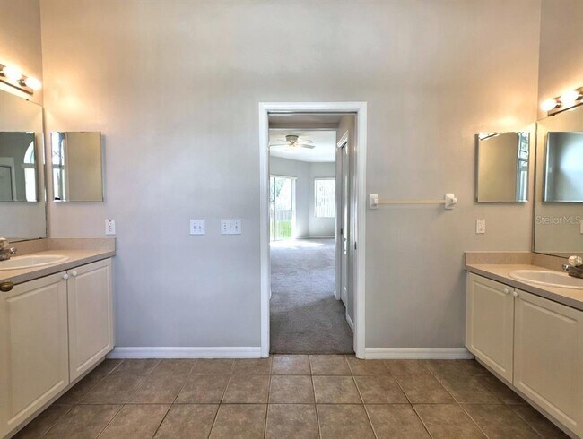 Building Photo - 10805 Australian Pine Dr