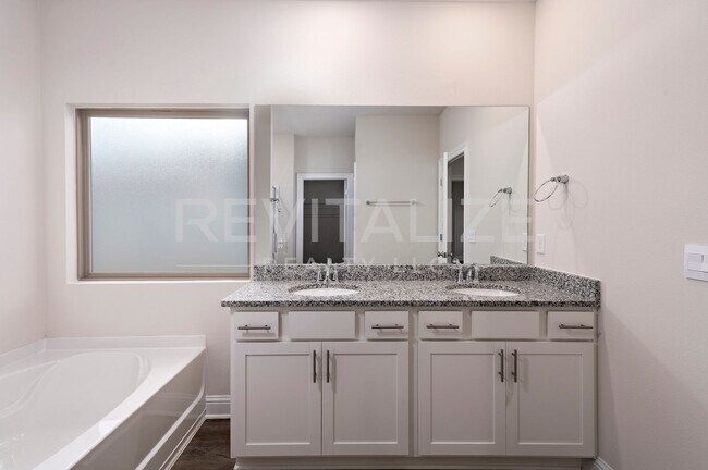 Building Photo - 14567 Dayton Cir