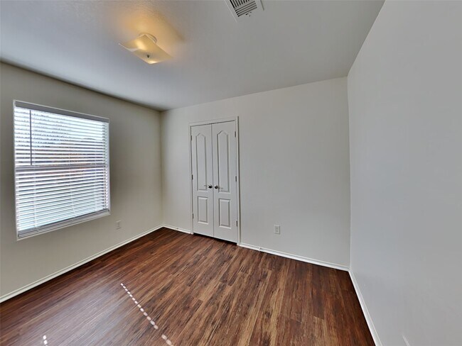 Building Photo - 1115 Desert Oasis Ln