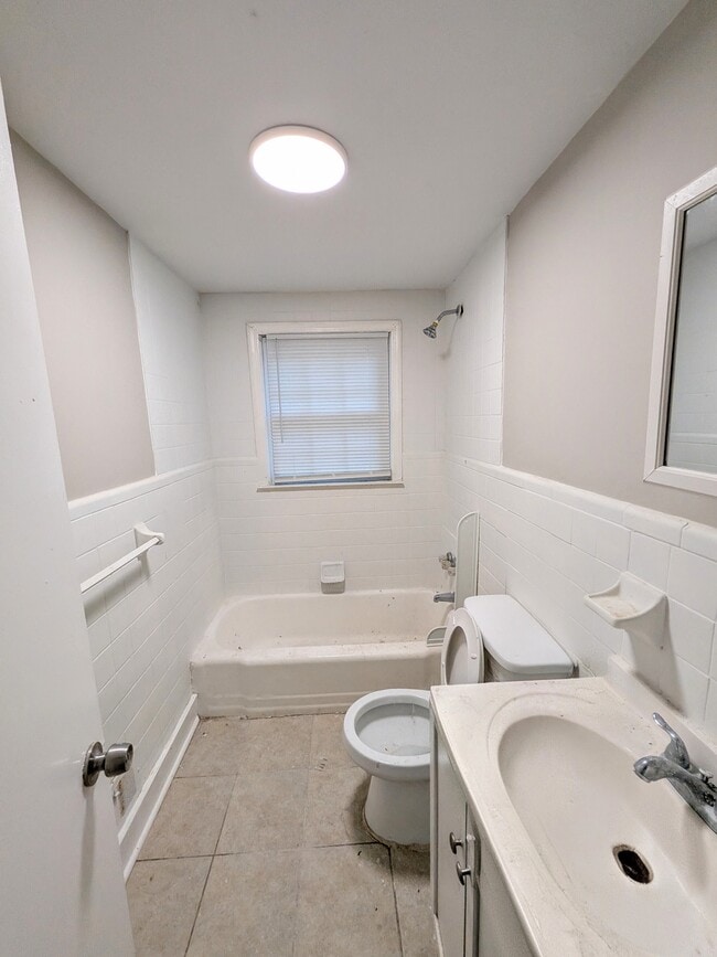 Building Photo - 1332 Akridge St NW