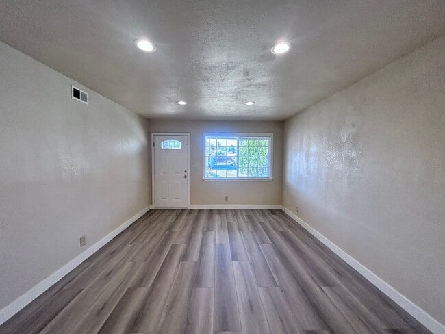 Building Photo - 208 Talisman Dr