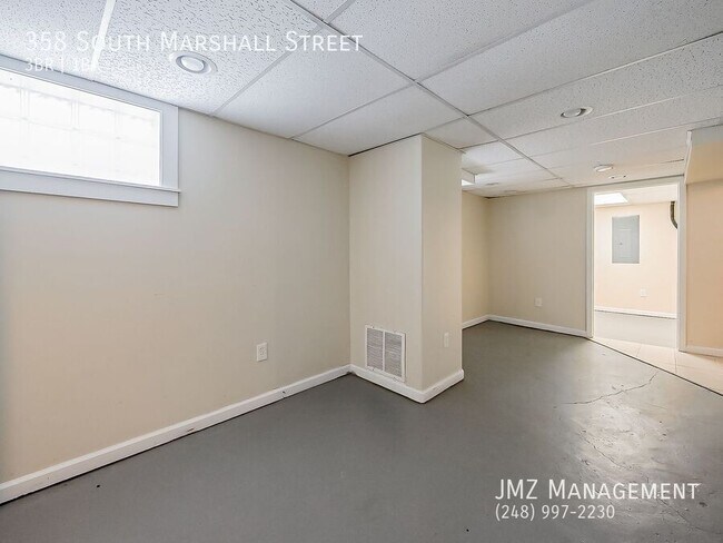 Building Photo - 358 S Marshall St