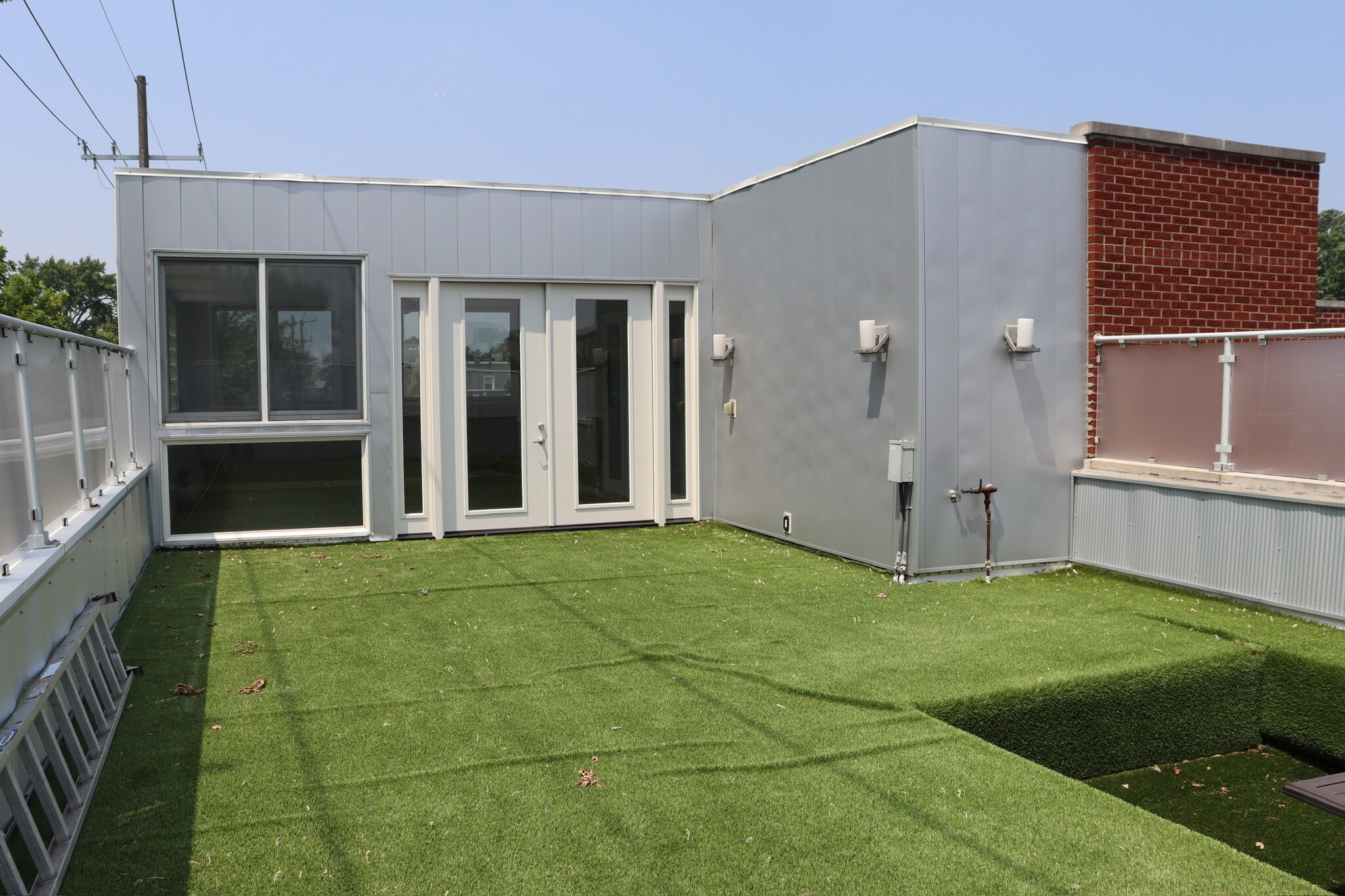 Rooftop Terrace - 615 W 9 Mile Rd