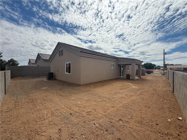 Building Photo - 2631 Harrod Ave