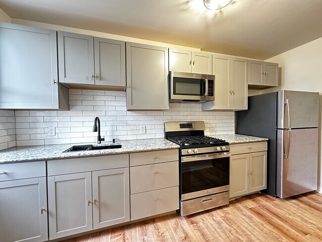 Kitchen - 226 70th St