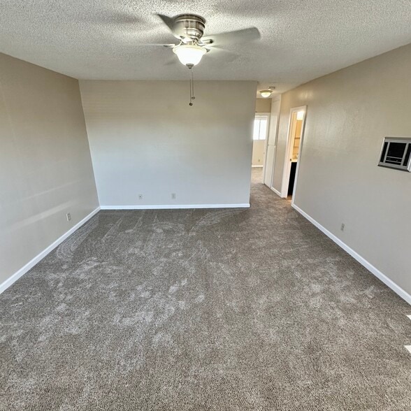 Building Photo - 1301 Hemlock Ave