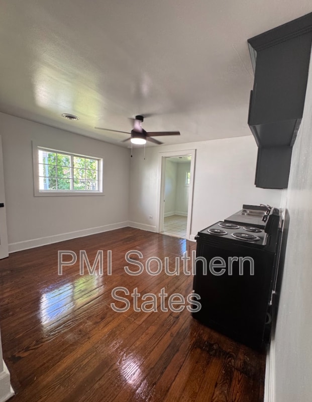 Building Photo - 304 N Leach St