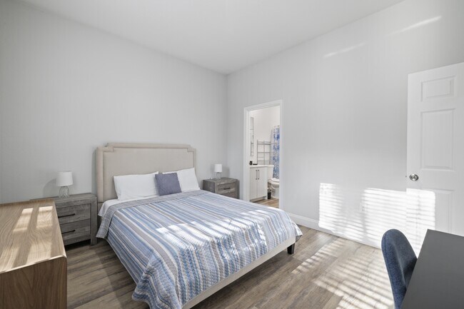 Building Photo - 1917 Lorna Ave