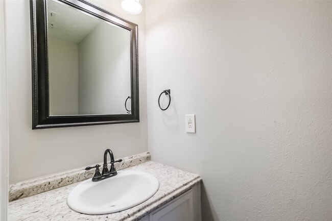 Building Photo - 15243 Peachmeadow Ln