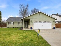 Building Photo - 2321 Hummingbird Ln