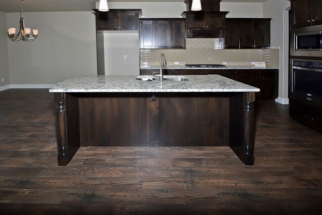 Building Photo - 4 Bedrooms 2.5 Bathrooms in Meridian