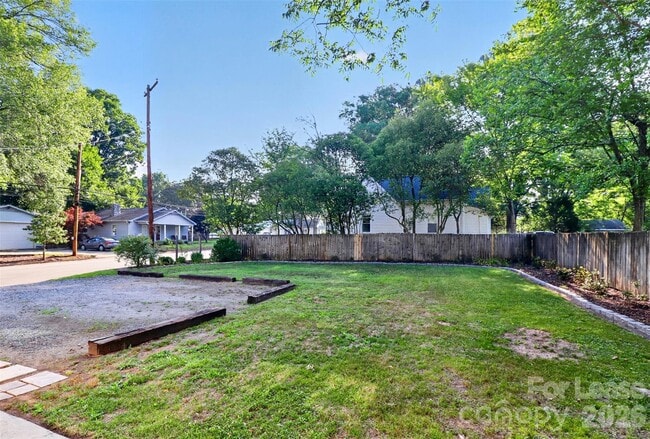 Building Photo - 204 E McNeely Ave