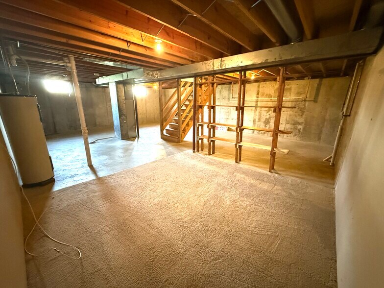 Building Photo - 608 Linda Ln