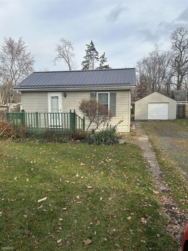 2 br, 1 bath House 318 N St 318 S St Roseland IN