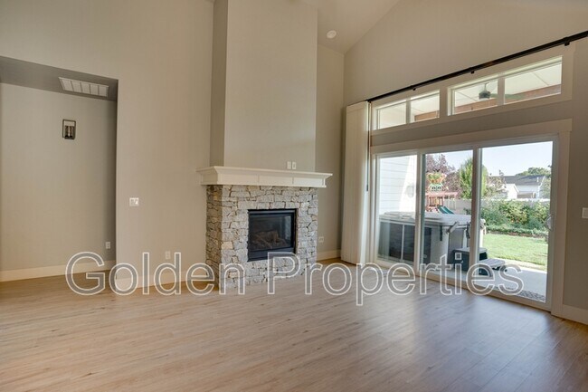 Building Photo - 1270 Tamarindo Ln