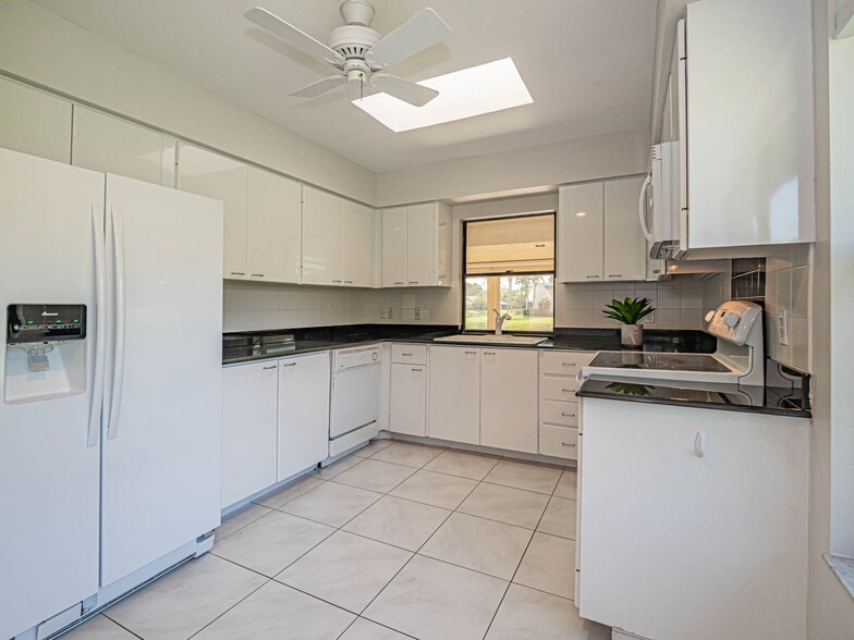 Building Photo - 13312 Touchstone Plz