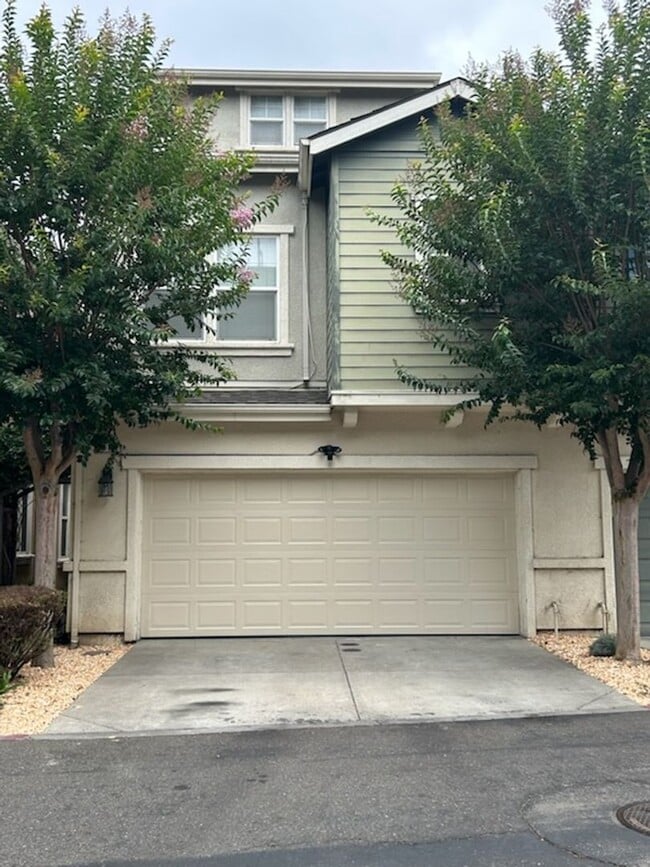 Primary Photo - Experience Modern Comfort in This Newer Sp...