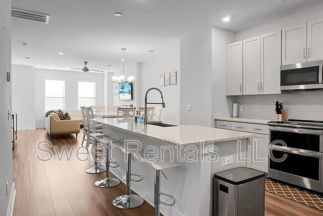 Building Photo - 4565 Mixson Ave