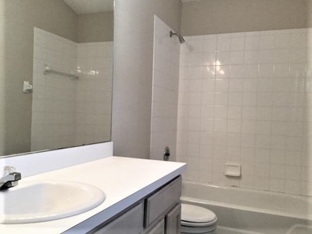 Building Photo - 1054 Royal Oaks Dr