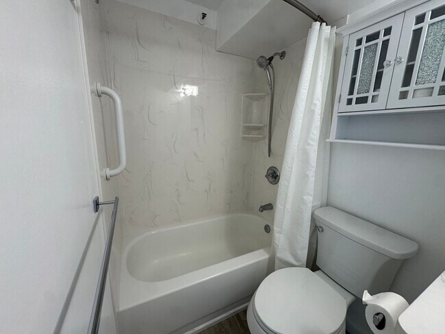 Building Photo - 445 Seaside Ave