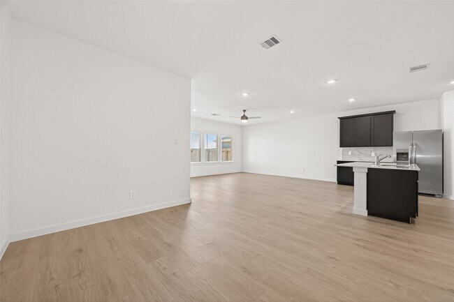 Building Photo - 4323 Camden Lakes St