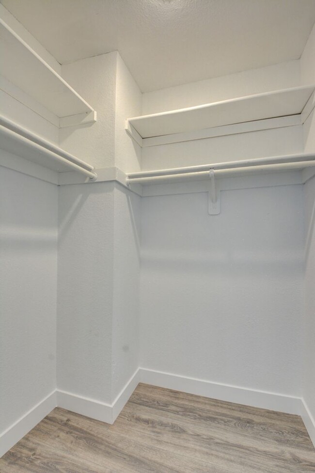 Building Photo - SUNSET BAY CONDO Two bed/ Two bath condo l...