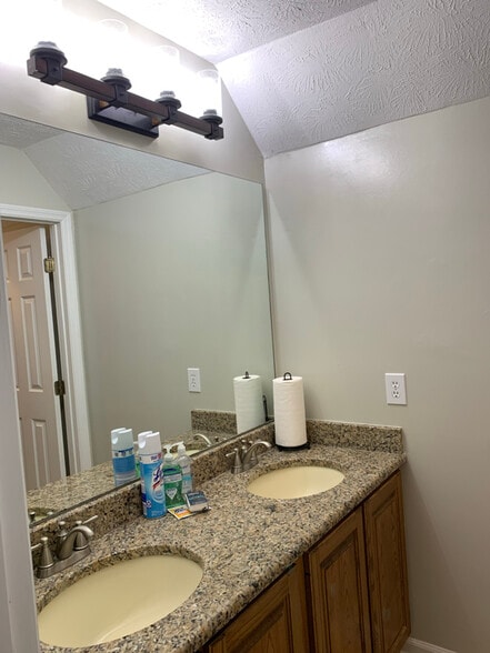 Building Photo - 7788 Pintail Dr