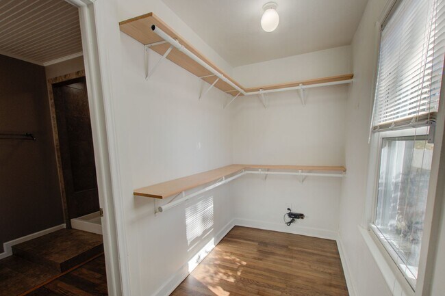 Building Photo - 200 Cynthia Dr