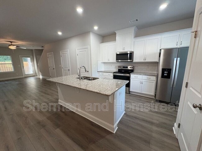 Building Photo - 655 Caroline Ct