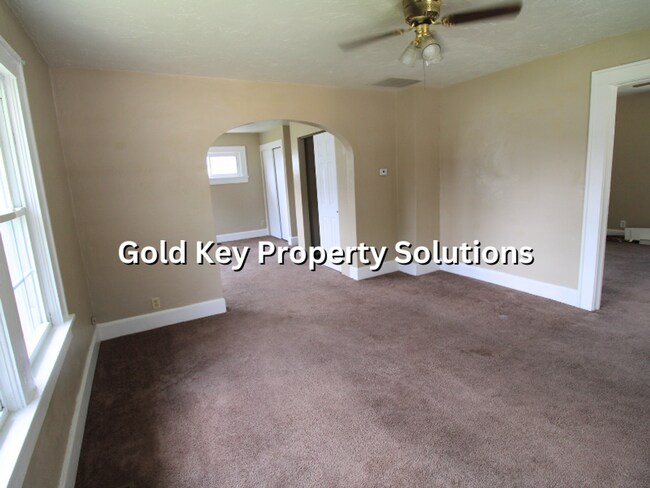 Building Photo - Cute and Cozy 1 BR 1 BA House with Garage (NO SECTION 8)