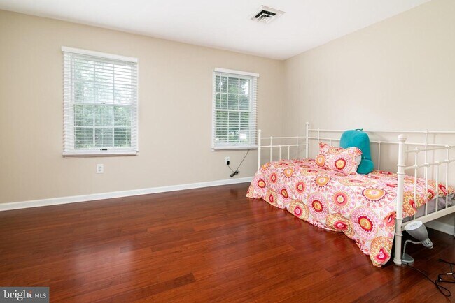 Building Photo - 5444 E Nithsdale Dr