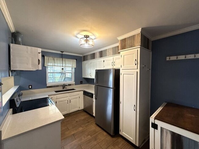 Building Photo - T.R. Lawing Realty Property