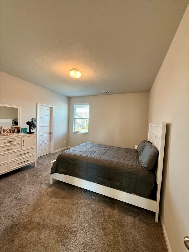 Building Photo - 15402 Sailpoint Ln