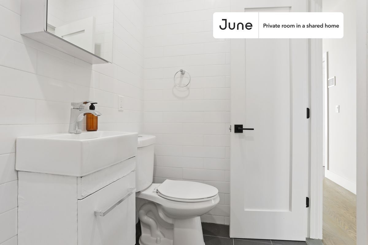 Building Photo - Room in Shared 3 bed/1 bath home in Park Slope