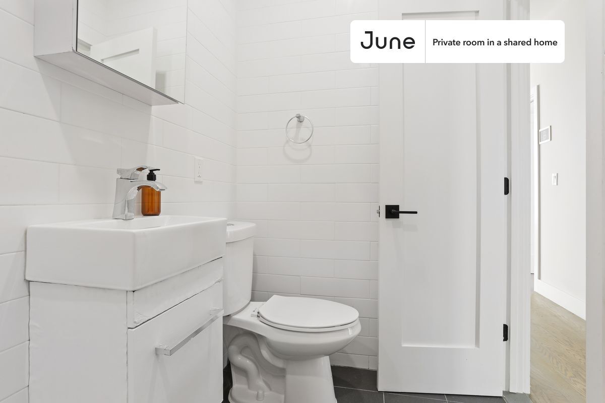 Building Photo - Room in Shared 3 bed/1 bath home