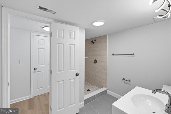 Building Photo - 210 Lastner Ln