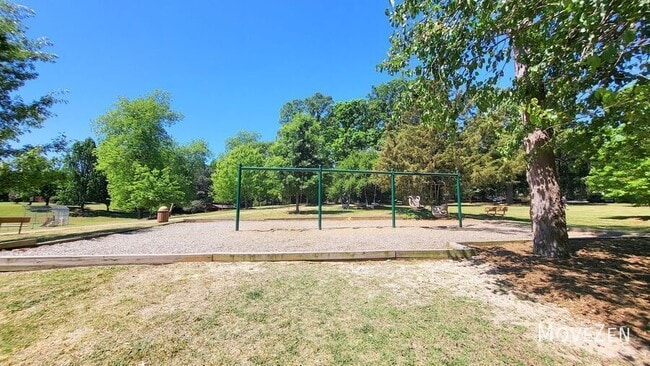 Building Photo - 1221 Westview Ln