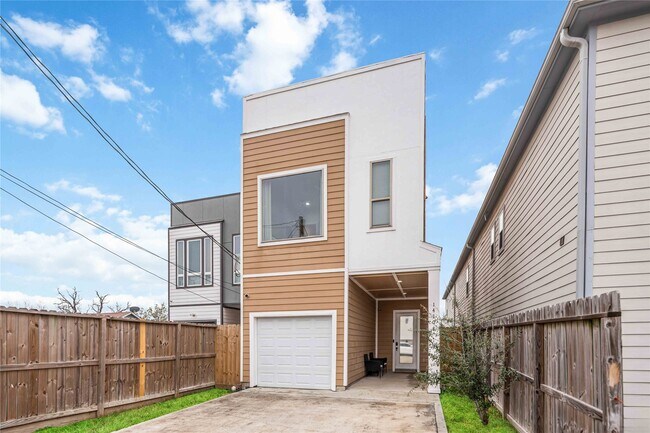 Building Photo - 14108 Bridgeport Rd