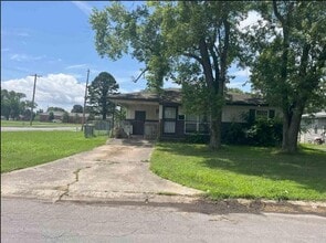 Building Photo - 716 Ellen Dr