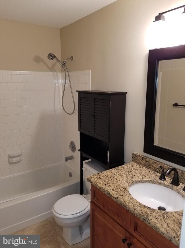 Building Photo - 408 Foxridge Dr SW