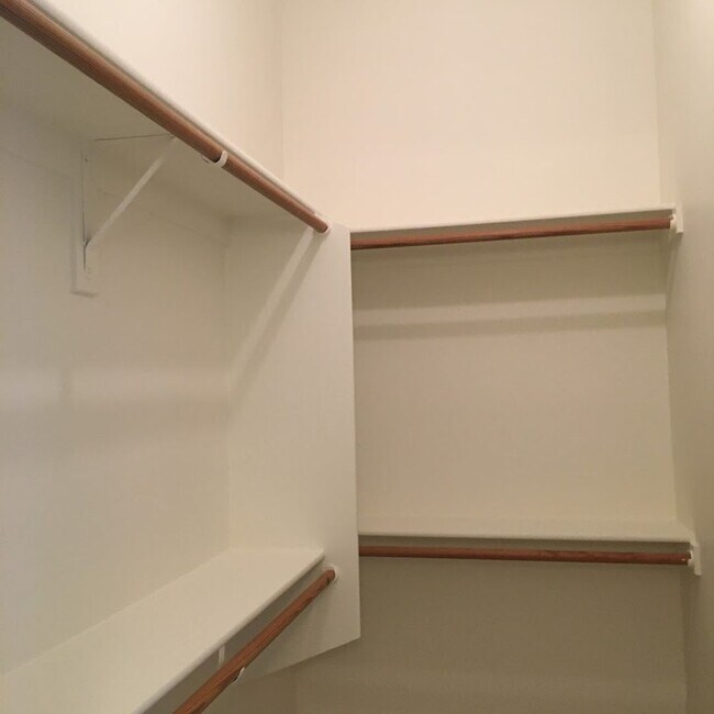 Building Photo - 9108 E Esperanza Dr