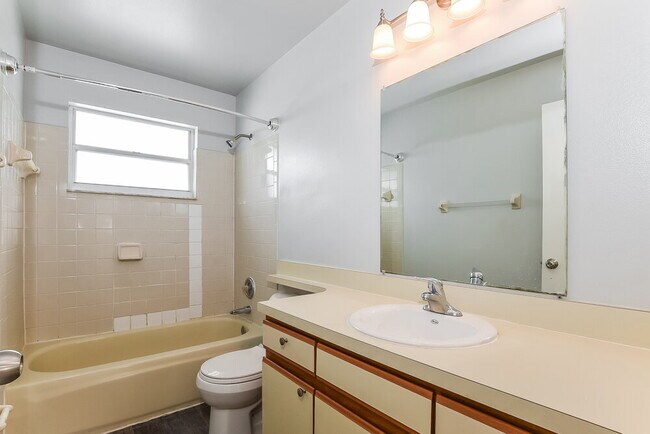 Building Photo - 9474 Chandon Dr