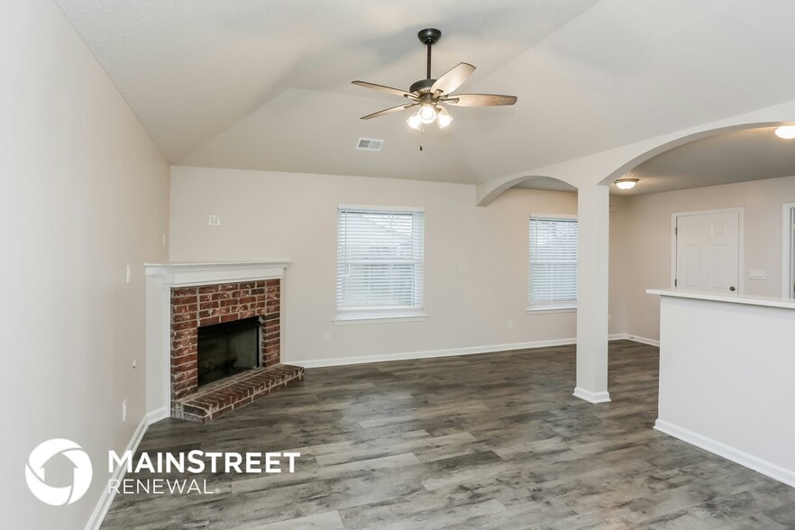 Building Photo - 10426 Redmond Cir N