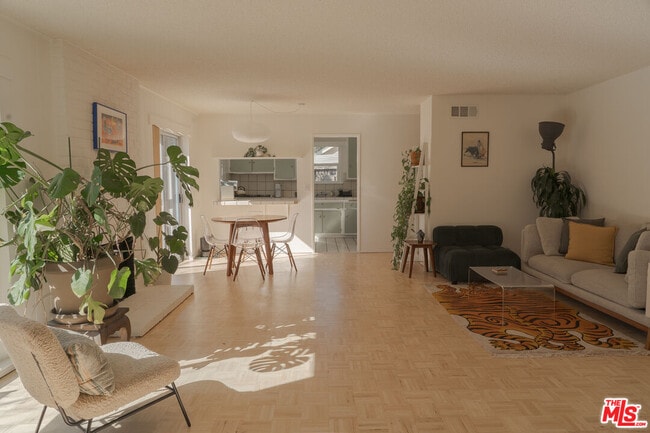 Building Photo - 22736 Cantlay St