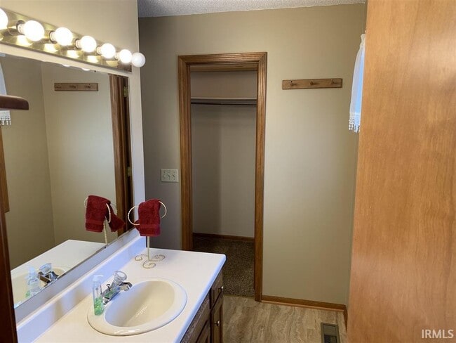 Building Photo - 9420 Bridgewood Pl