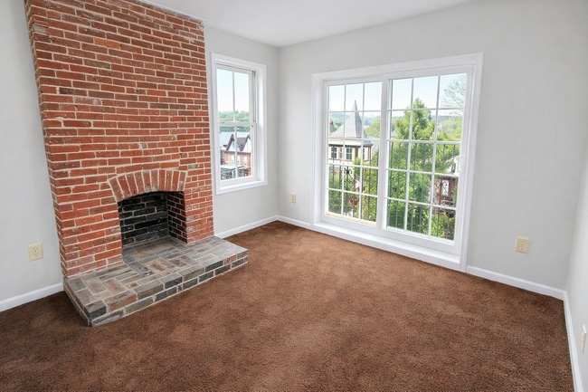 Interior Photo - MELLON ST -- 132
